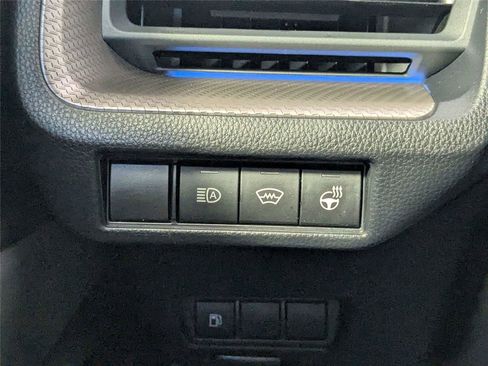 Used 2023 Toyota Prius XLE FWD image 17