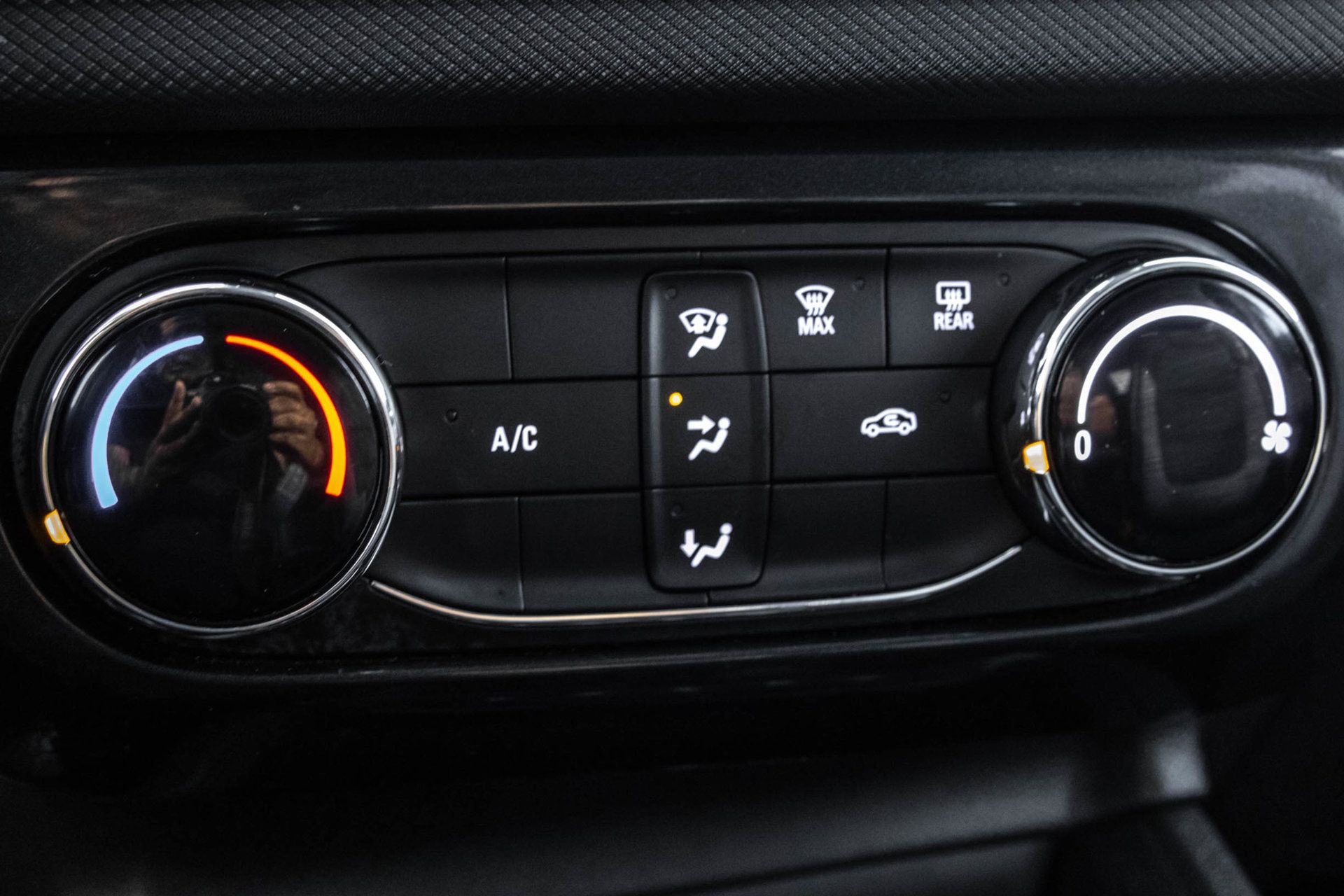 Used 2025 Chevrolet TrailBlazer LT AWD/4WD image 28