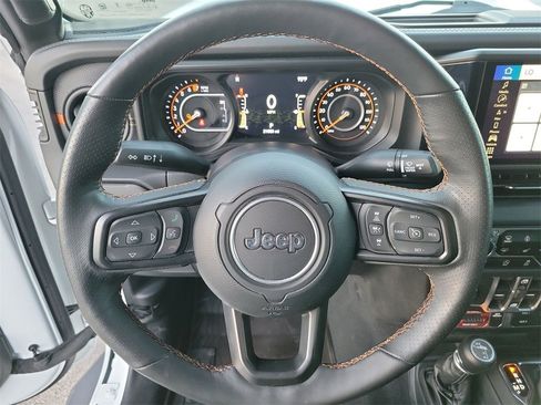 Used 2024 Jeep Gladiator Mojave w/ Technology Group image 21