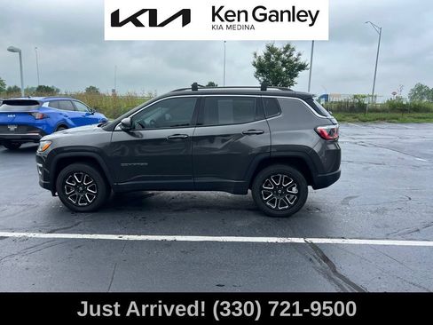 Used 2018 Jeep Compass Limited w/ Navigation Group AWD/4WD image 8