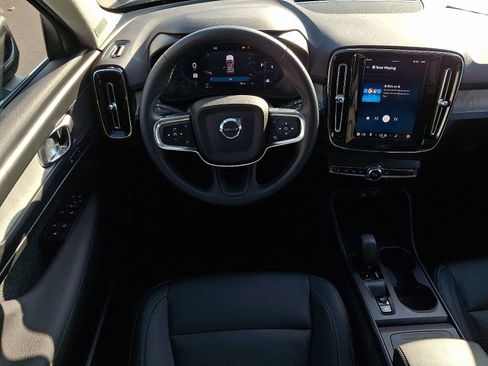 Certified 2025 Volvo XC40 B5 Core image 11