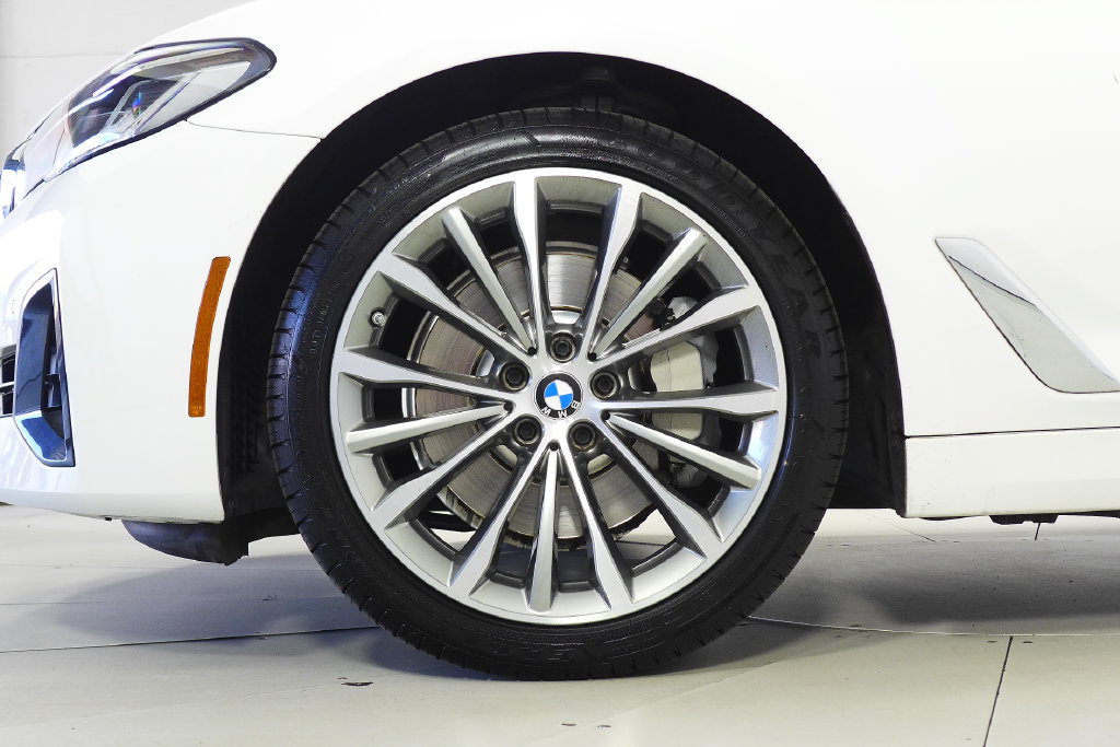 Certified 2023 BMW 530i w/ Convenience Package RWD image 5