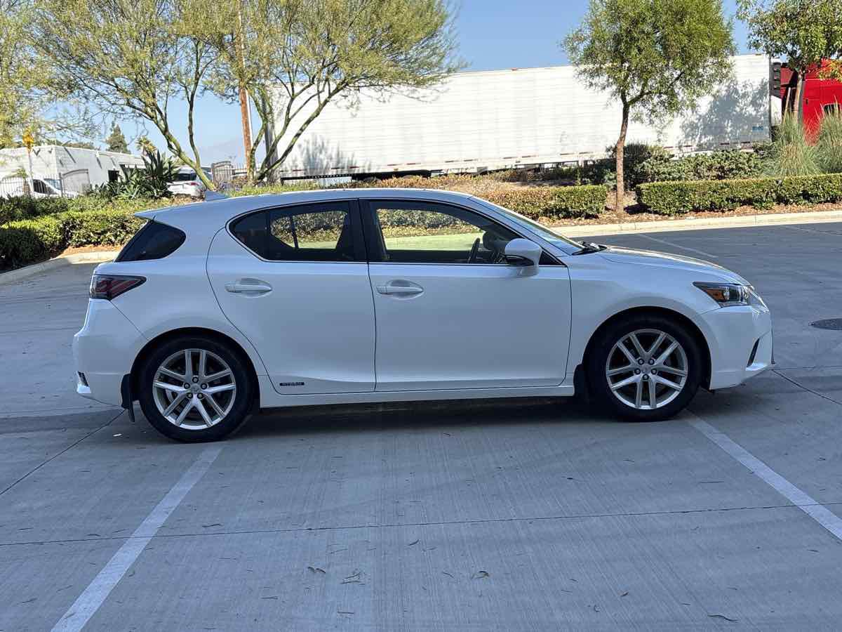 Used 2015 Lexus CT 200h FWD image 2