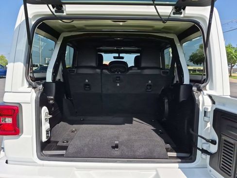 Used 2022 Jeep Wrangler Unlimited Sahara AWD/4WD image 25