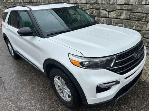 Used 2023 Ford Explorer XLT w/ Equipment Group 202A AWD/4WD image 7