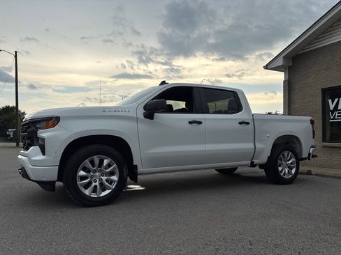 Used 2022 Chevrolet Silverado 1500 Custom RWD image 2