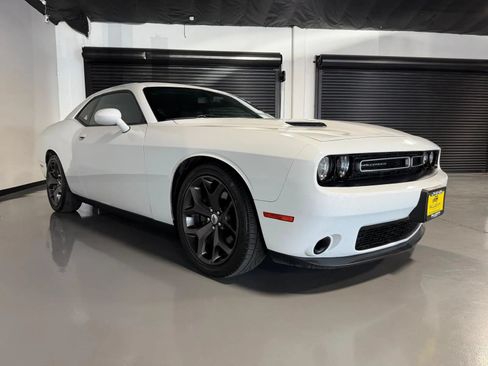 Used 2018 Dodge Challenger SXT RWD image 3
