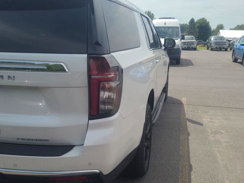 Used 2023 Chevrolet Suburban Premier AWD/4WD image 8