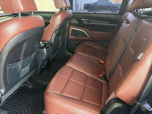 Used 2023 Kia Telluride EX image 12
