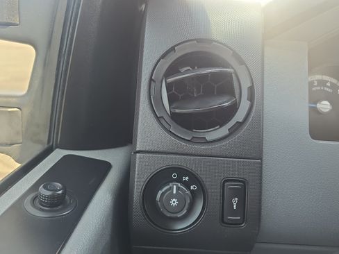 Used 2015 Ford F250 XL w/ Power Equipment Group AWD/4WD image 21