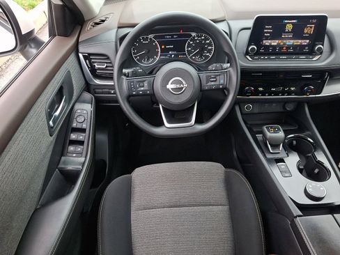 Certified 2022 Nissan Rogue SV AWD/4WD image 2