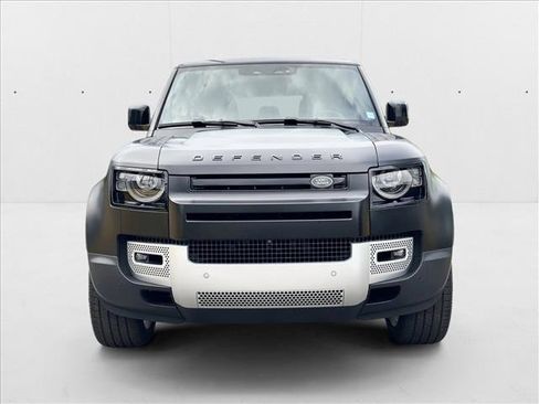 New 2024 Land Rover Defender 110 SE image 2