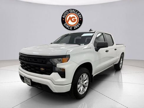 Used 2023 Chevrolet Silverado 1500 Custom image 3