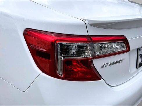 Used 2014 Toyota Camry SE FWD image 28