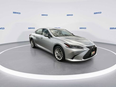 Used 2023 Lexus ES 300h w/ Luxury Package FWD image 2