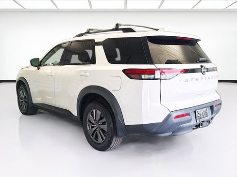 Used 2023 Nissan Pathfinder SV w/ SV Premium Package FWD image 6