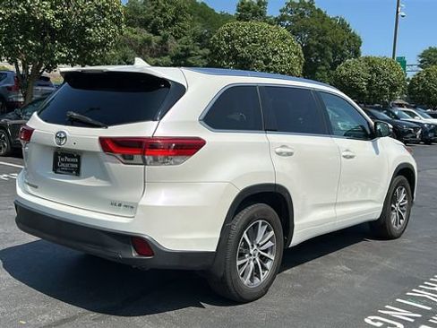 Used 2017 Toyota Highlander XLE AWD/4WD image 4
