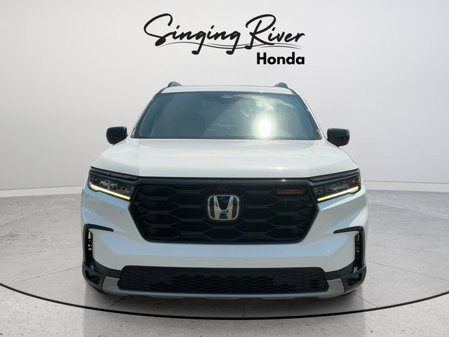 Used 2025 Honda Pilot TrailSport image 2