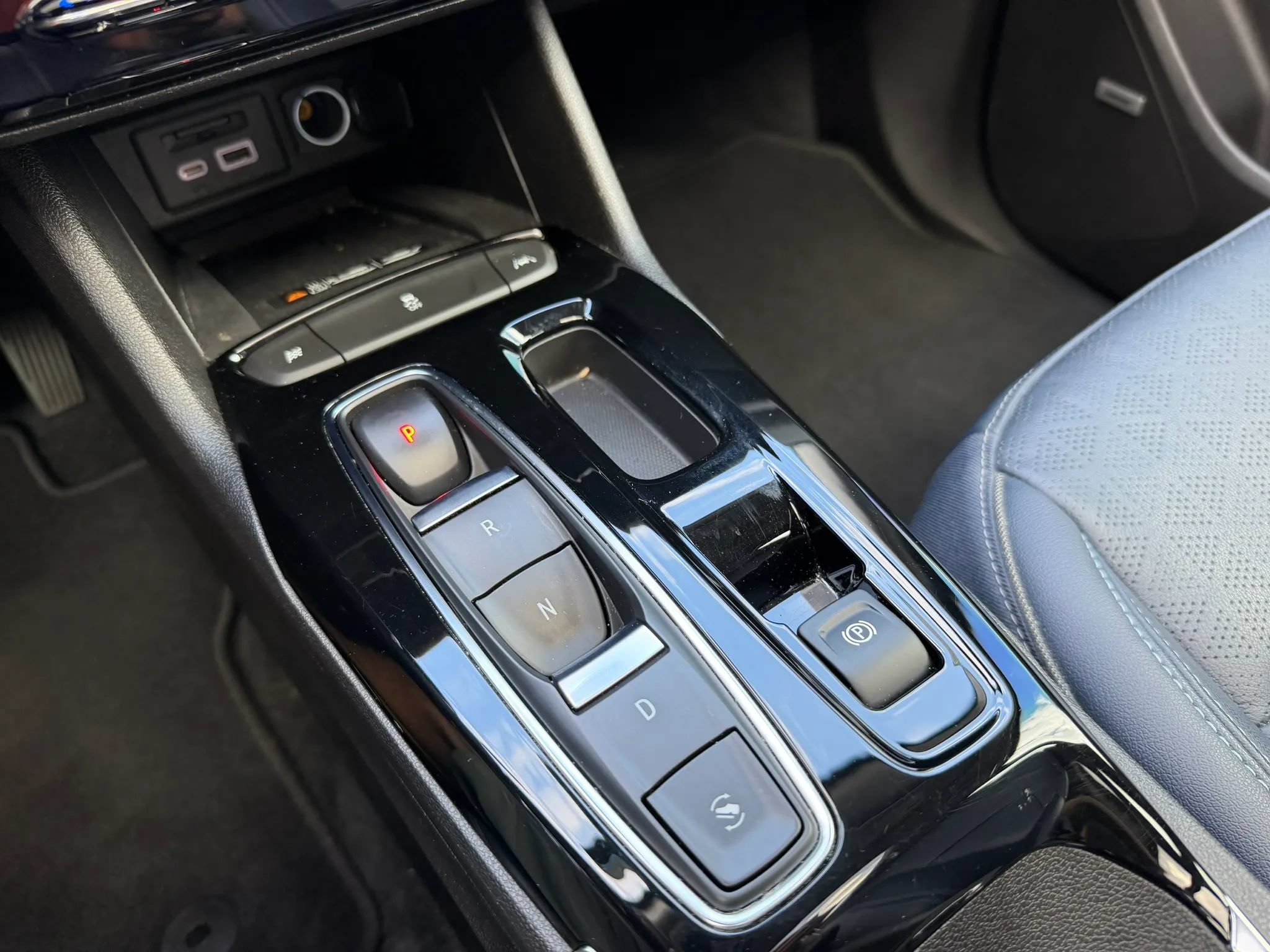 Used 2022 Chevrolet Bolt EUV Premier w/ Sun & Sound Package FWD image 24