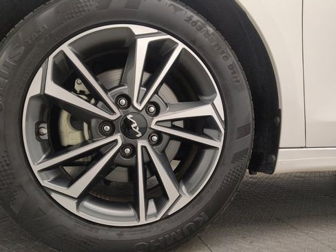 Used 2023 Kia Forte LXS image 31