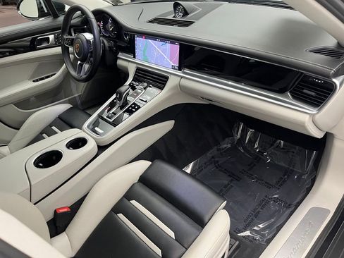 Used 2019 Porsche Panamera 4 image 43