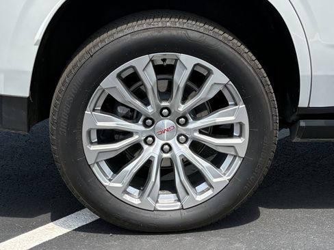 Used 2024 GMC Yukon Denali AWD/4WD image 15