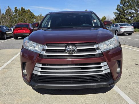 Used 2017 Toyota Highlander XLE image 2