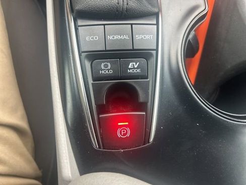 Used 2020 Toyota Camry LE image 14