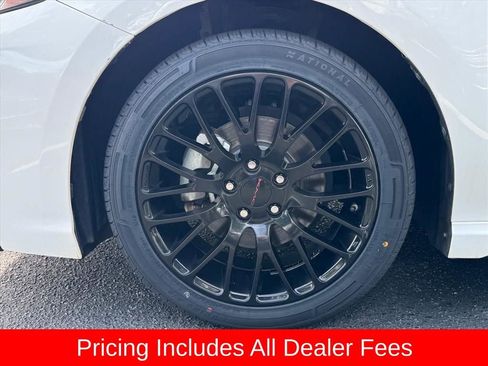 Used 2023 Toyota Camry SE FWD image 9