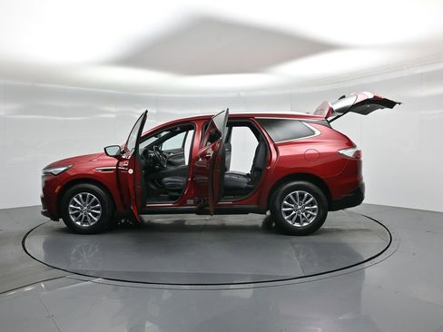 Used 2024 Buick Enclave Premium image 34