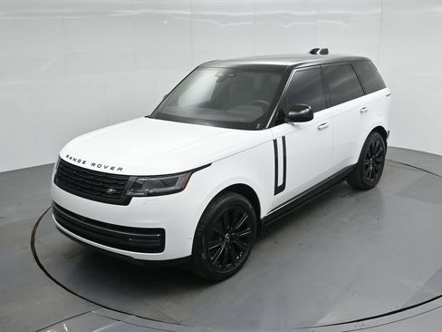 Used 2025 Land Rover Range Rover SE image 32