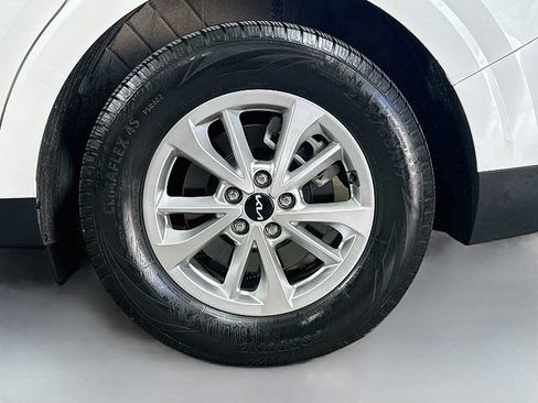 Used 2023 Kia Carnival LX FWD image 30
