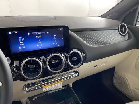 Certified 2025 Mercedes-Benz GLA 250 4MATIC image 23