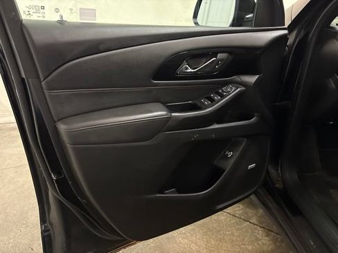 Used 2023 Chevrolet Traverse RS AWD/4WD image 32