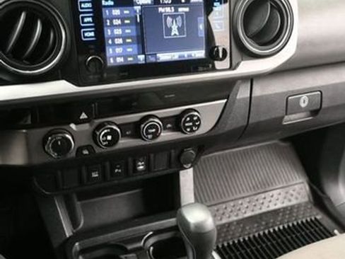 Used 2018 Toyota Tacoma SR5 image 20