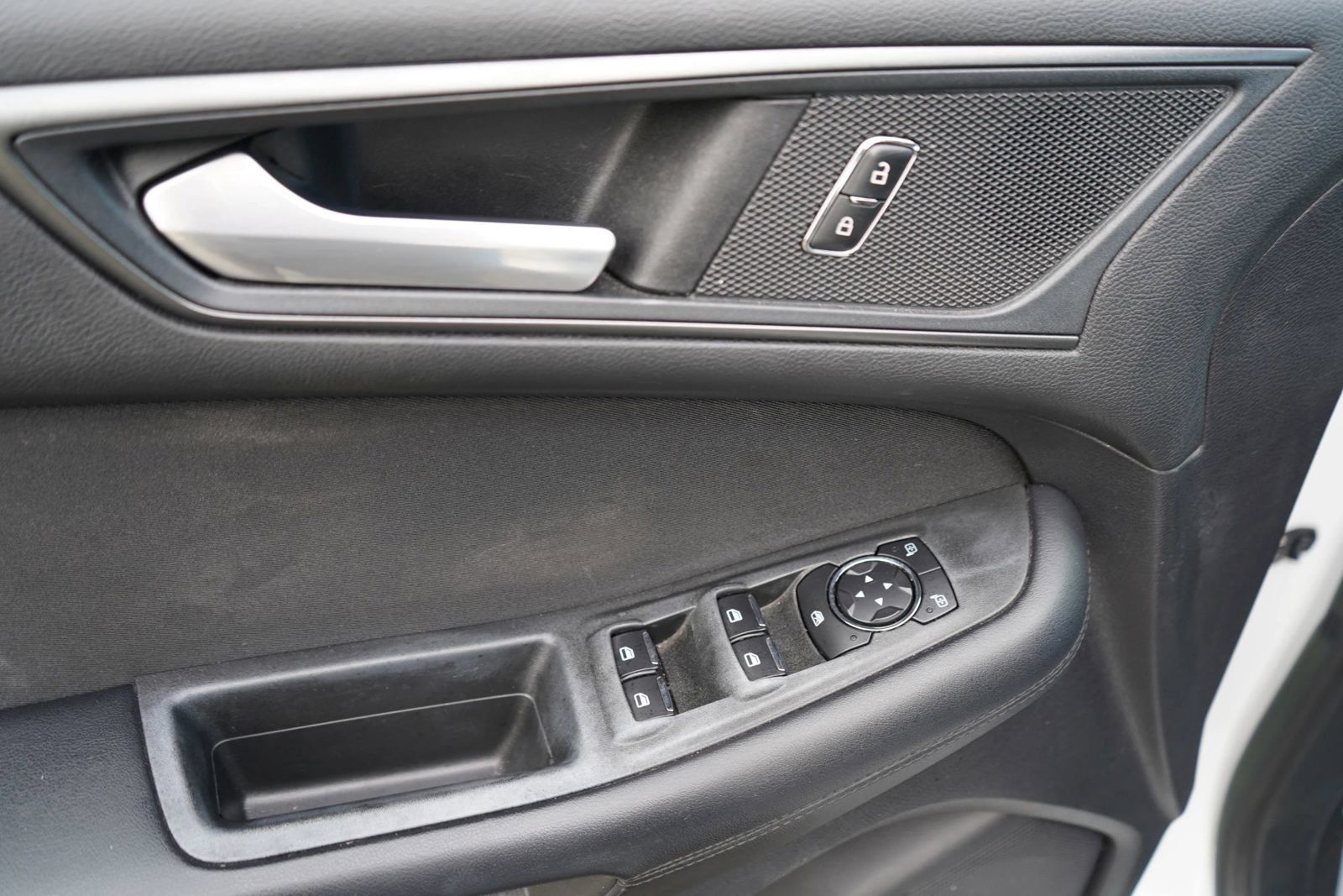 Used 2019 Ford Edge SE FWD image 15
