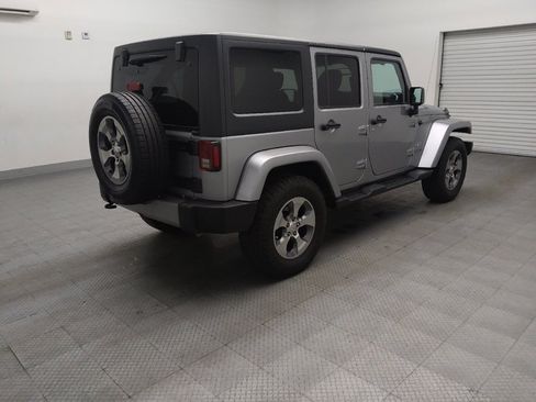 Used 2018 Jeep Wrangler Unlimited Sahara w/ Connectivity Group AWD/4WD image 9
