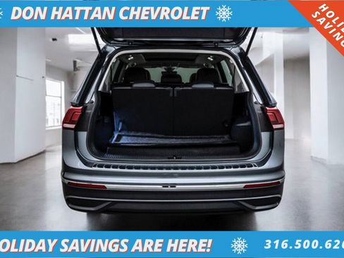 Used 2023 Volkswagen Tiguan SE w/ Panoramic Sunroof Package image 37