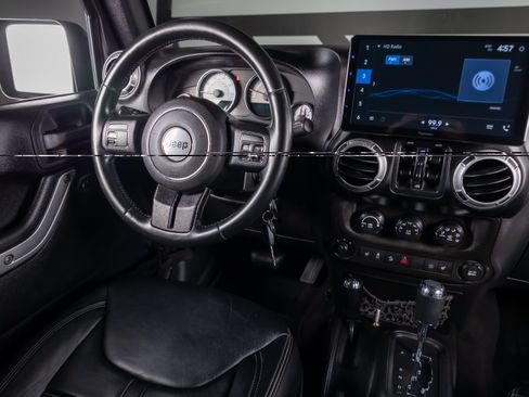 Used 2014 Jeep Wrangler Unlimited Rubicon w/ Max Tow Package AWD/4WD image 7