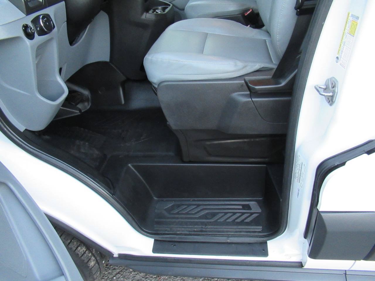 Used 2018 Ford Transit 150 130 Low Roof RWD image 18