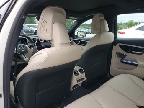Used 2023 Mercedes-Benz C 300 Sedan image 8