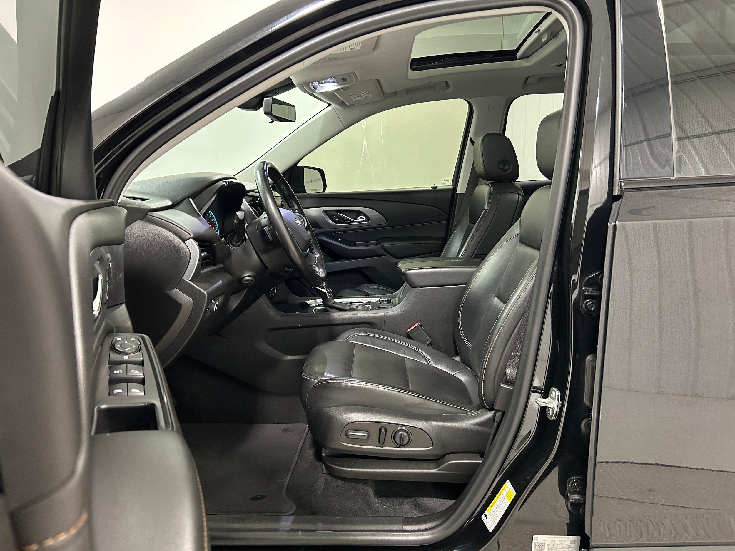 Used 2021 Chevrolet Traverse Premier w/ Redline Edition AWD/4WD image 4
