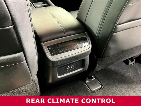 Used 2025 Nissan Pathfinder SL AWD/4WD image 10