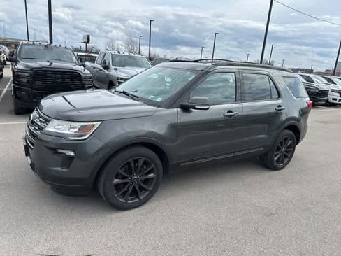 Used 2018 Ford Explorer XLT w/ Equipment Group 202A image 8