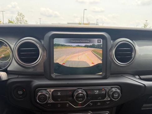 Used 2020 Jeep Gladiator Overland AWD/4WD image 40