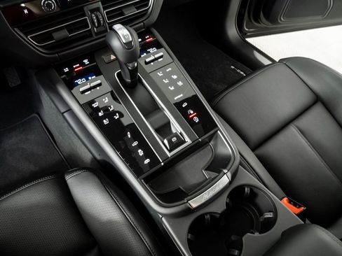 New 2026 Porsche Macan S image 18