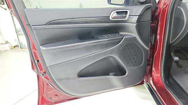 Used 2020 Jeep Grand Cherokee Laredo RWD image 19