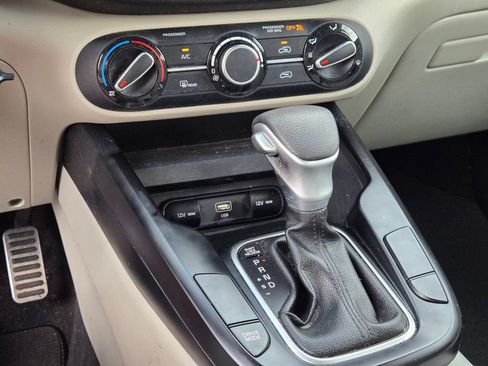 Used 2024 Kia Soul LX w/ Option Group 015 FWD image 28