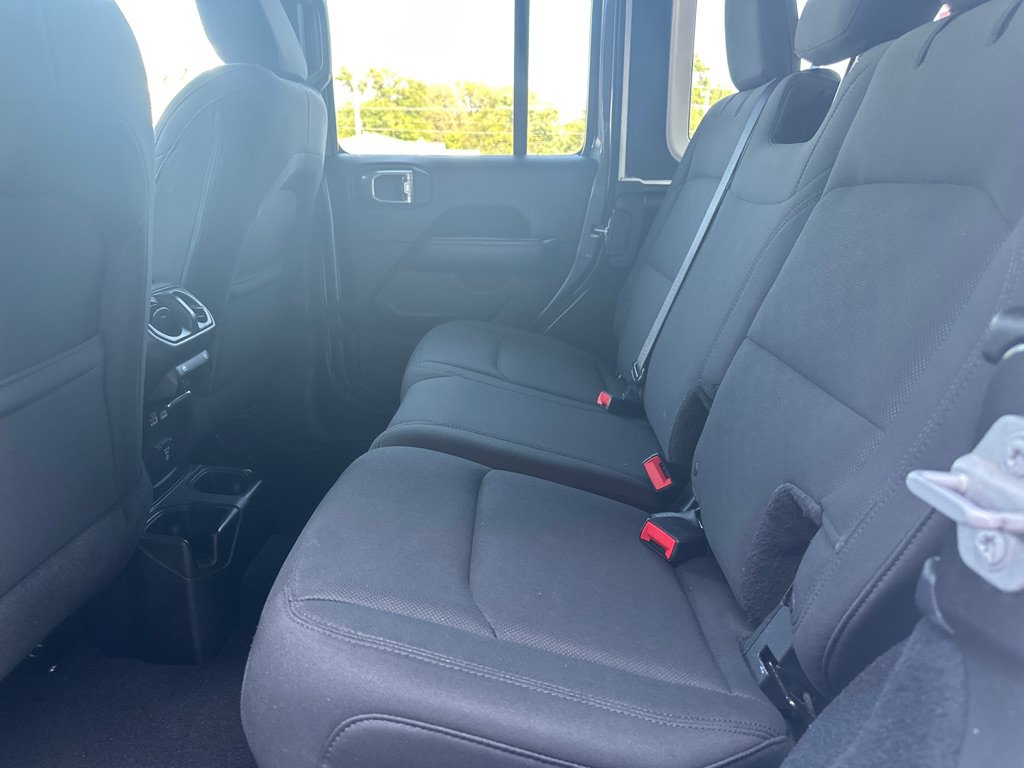 Used 2018 Jeep Wrangler Unlimited Sahara AWD/4WD image 18