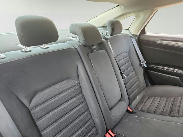 Used 2019 Ford Fusion SE FWD image 24